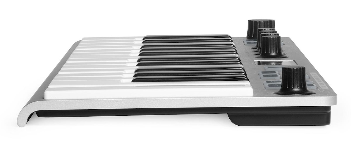 ESI xSynth syntezator cyfrowy — widok z tyłu