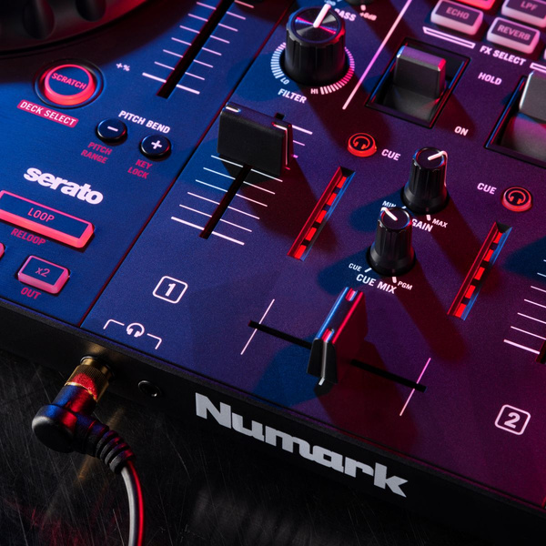Numark Mixtrack Platinum FX 4-kanałowy kontroler DJ z wyświetlaczami