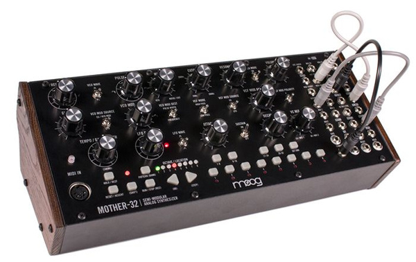 Moog Mother-32 syntezator semi-modularny