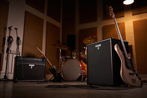 Boss Katana-210 Bass - Combo basowe 160W