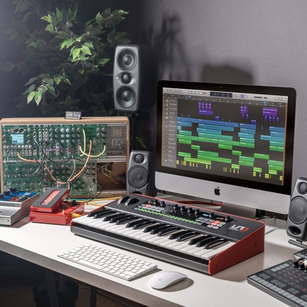 iK Multimedia Uno Synth Pro syntezator