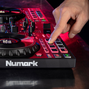 Numark Mixtrack Platinum FX 4-kanałowy kontroler DJ z wyświetlaczami