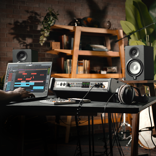 Universal Audio Volt 876  - 3 lata gwarancji po rejestracji