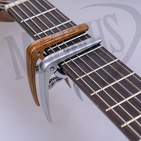 Guitto GGC-04 WD - kapodaster