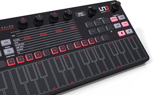 iK Multimedia Uno Synth Pro Desktop Black syntezator
