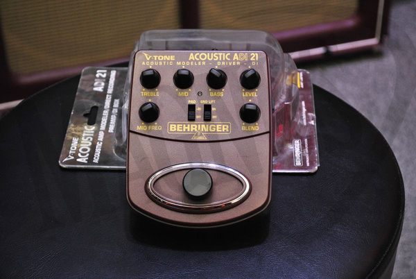 Behringer V-Tone ADI-21 - Acoustic efekt gitarowy