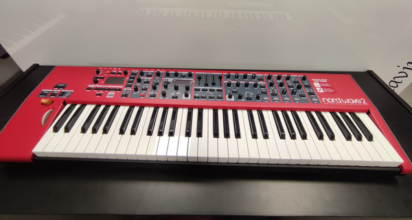 Nord Wave 2 - syntezator - ekspozycja
