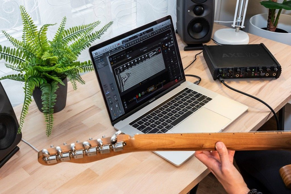 iK Multimedia Axe I/O  Gitarowy Interfejs Audio