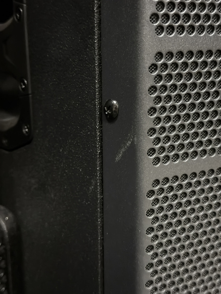 MACKIE DRM315 - trójdrożna kolumna aktywna 2300W - ekspozycja