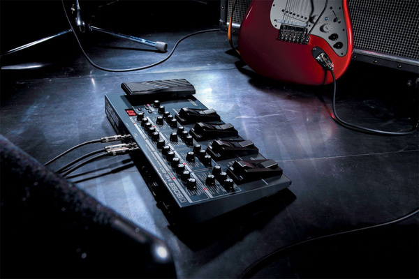 Boss ME80 Multiefekt Gitarowy procesor