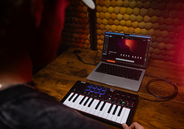 Akai MPK Mini MK4 Black ultrakompaktowa klawiatura sterująca