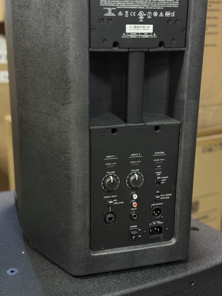 Bose F1 Model 812 - pełno-pasmowy głośnik o mocy 1000 W - ekspozycja