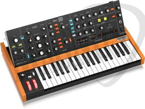 Behringer POLY D czterogłosowy syntezator analogowy