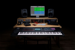 Roland Fantom 7 EX syntezator