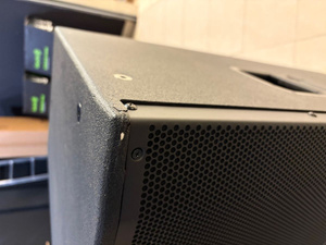 MACKIE DRM315 - trójdrożna kolumna aktywna 2300W - ekspozycja