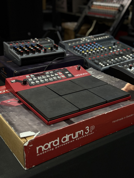 Nord Drum 3P - 6 - kanałowy wirtualny analogowy syntezator perkusyjny - ekspozycja