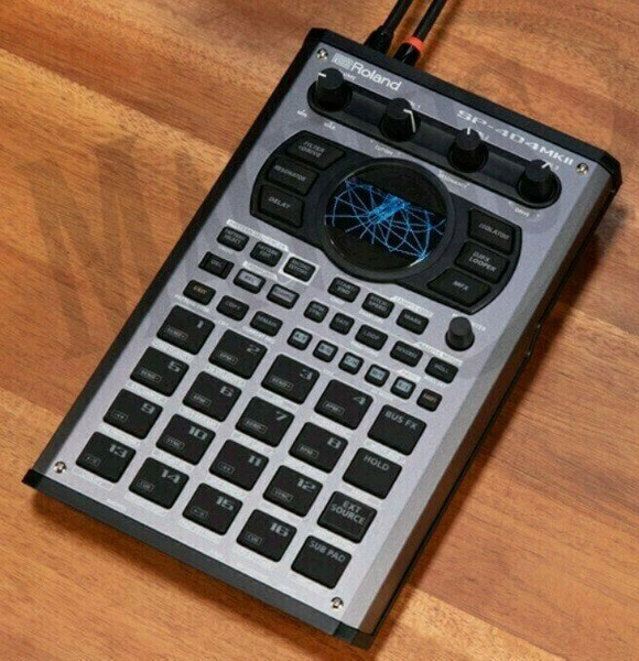 Roland SP-404-MKII syntezator