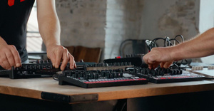 iK Multimedia Uno Synth Pro X syntezator